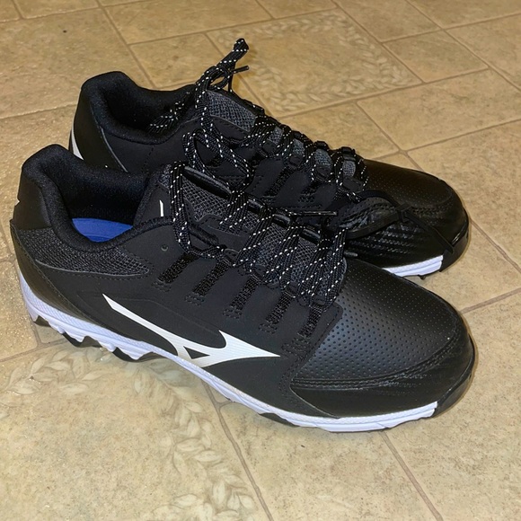 Mizuno 9-spike Swift 6 Metal Fastpitch Softball cleats - Picture 1 of 6